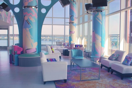 3 bars/lounges, lobby lounge. Gaylord National Resort & Convention Center