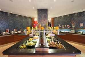 Desayuno buffet (EUR 35 por persona)