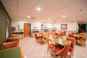 Free daily continental breakfast 