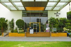 Pintu masuk hartanah