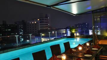 Outdoor pool, pool loungers