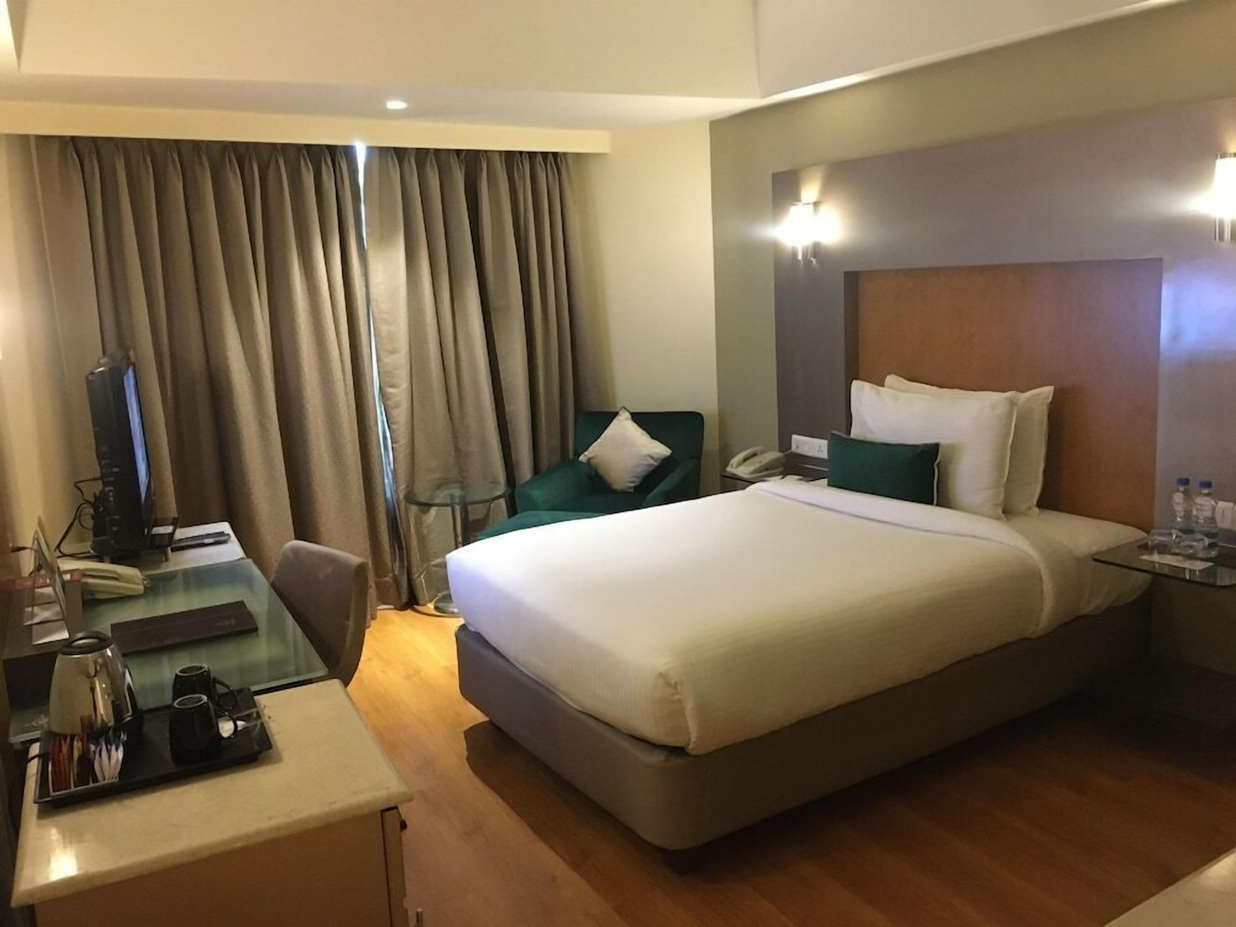 Premium bedding, minibar, in-room safe, desk