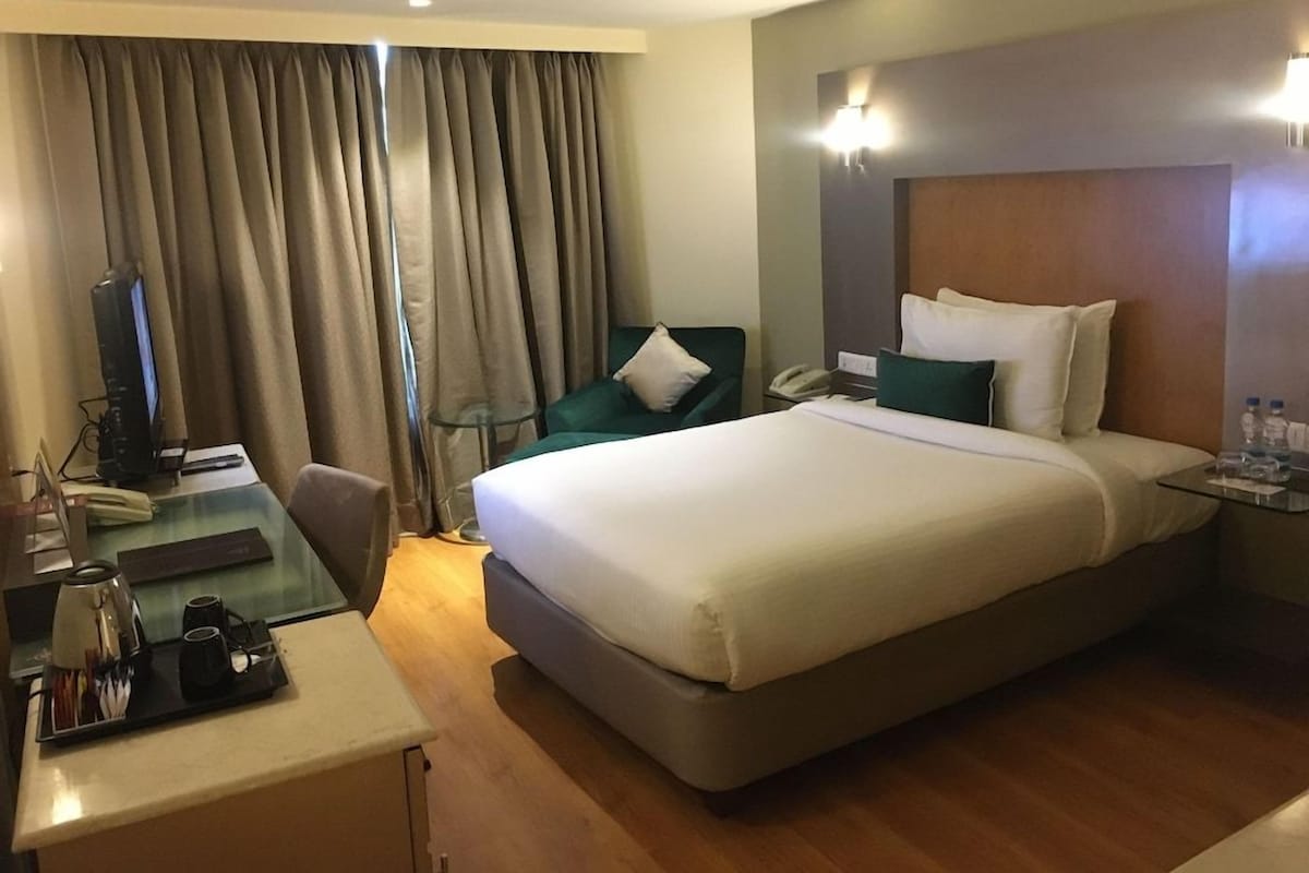 Luxe beddengoed, een minibar, een kluis op de kamer, een bureau