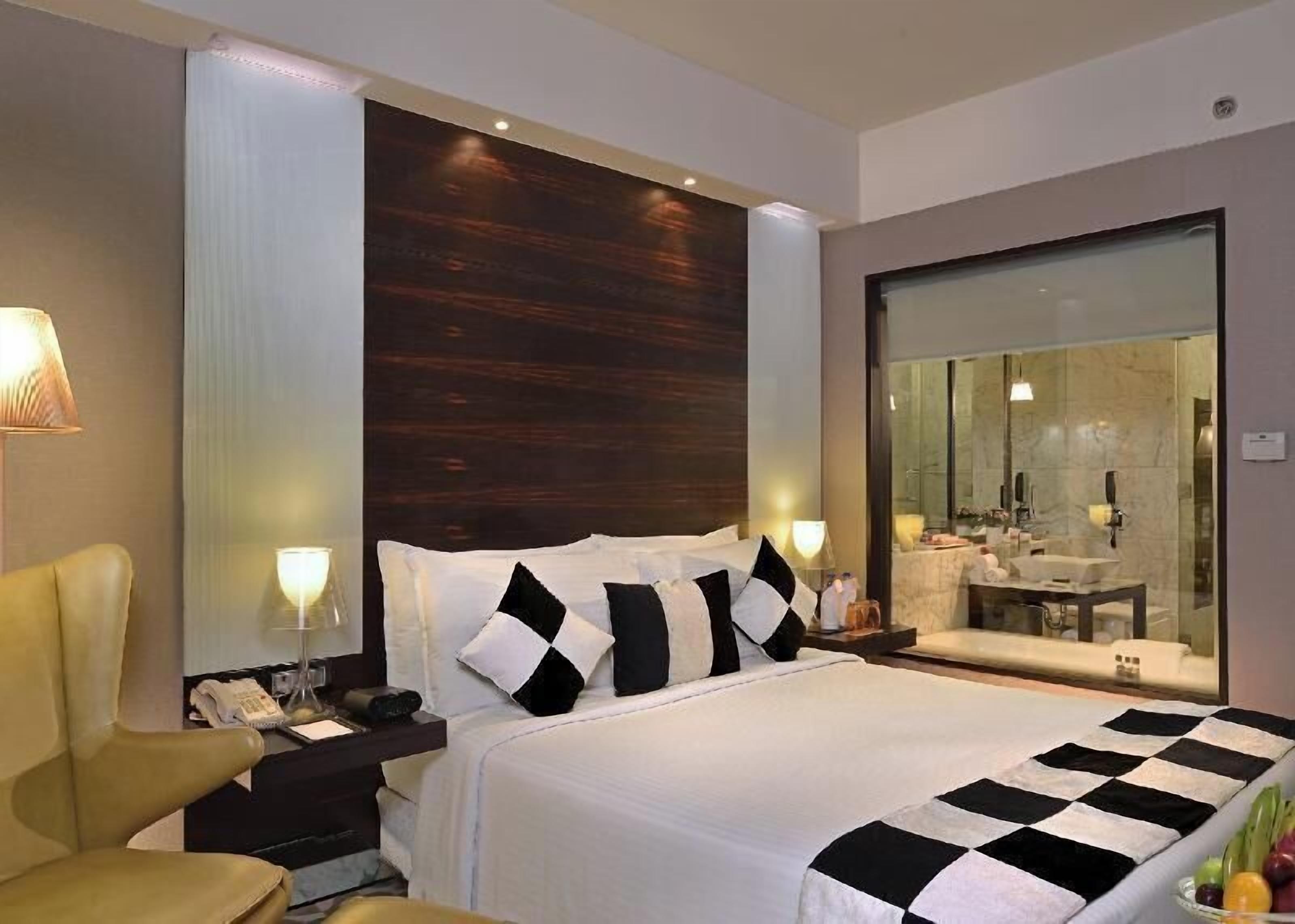 Premium bedding, minibar, in-room safe, desk