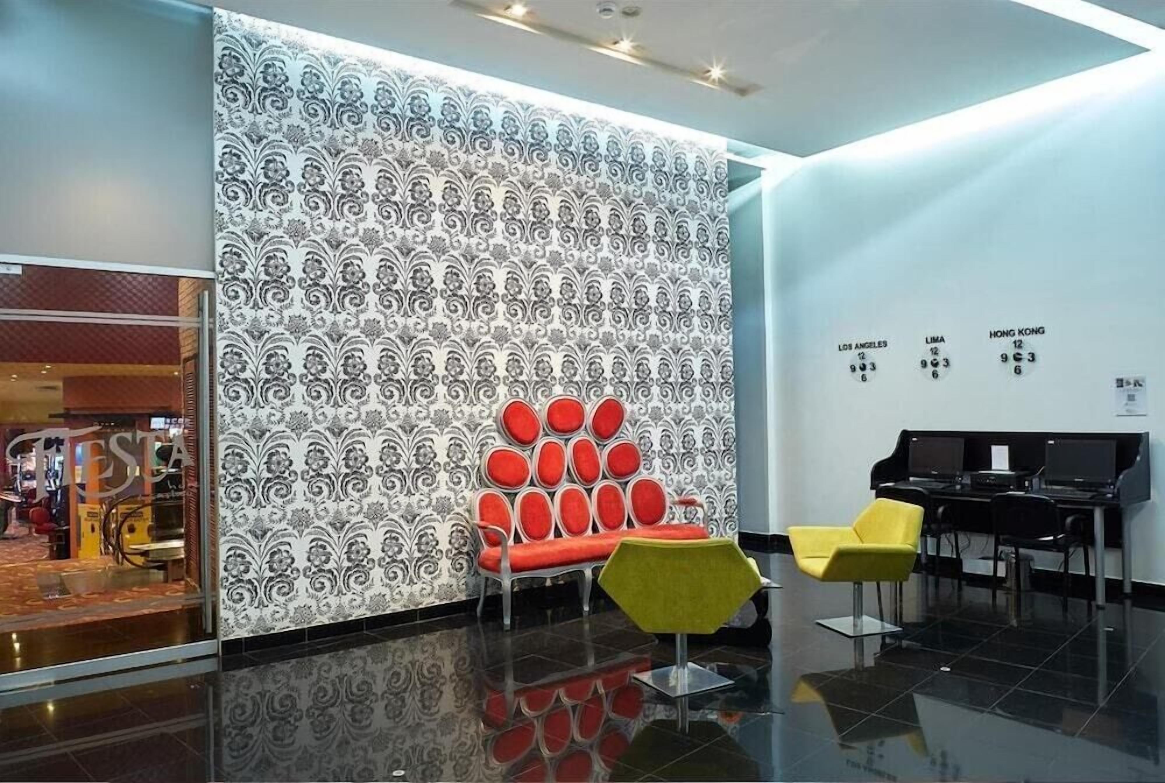 breakfast, lunch and dinner served