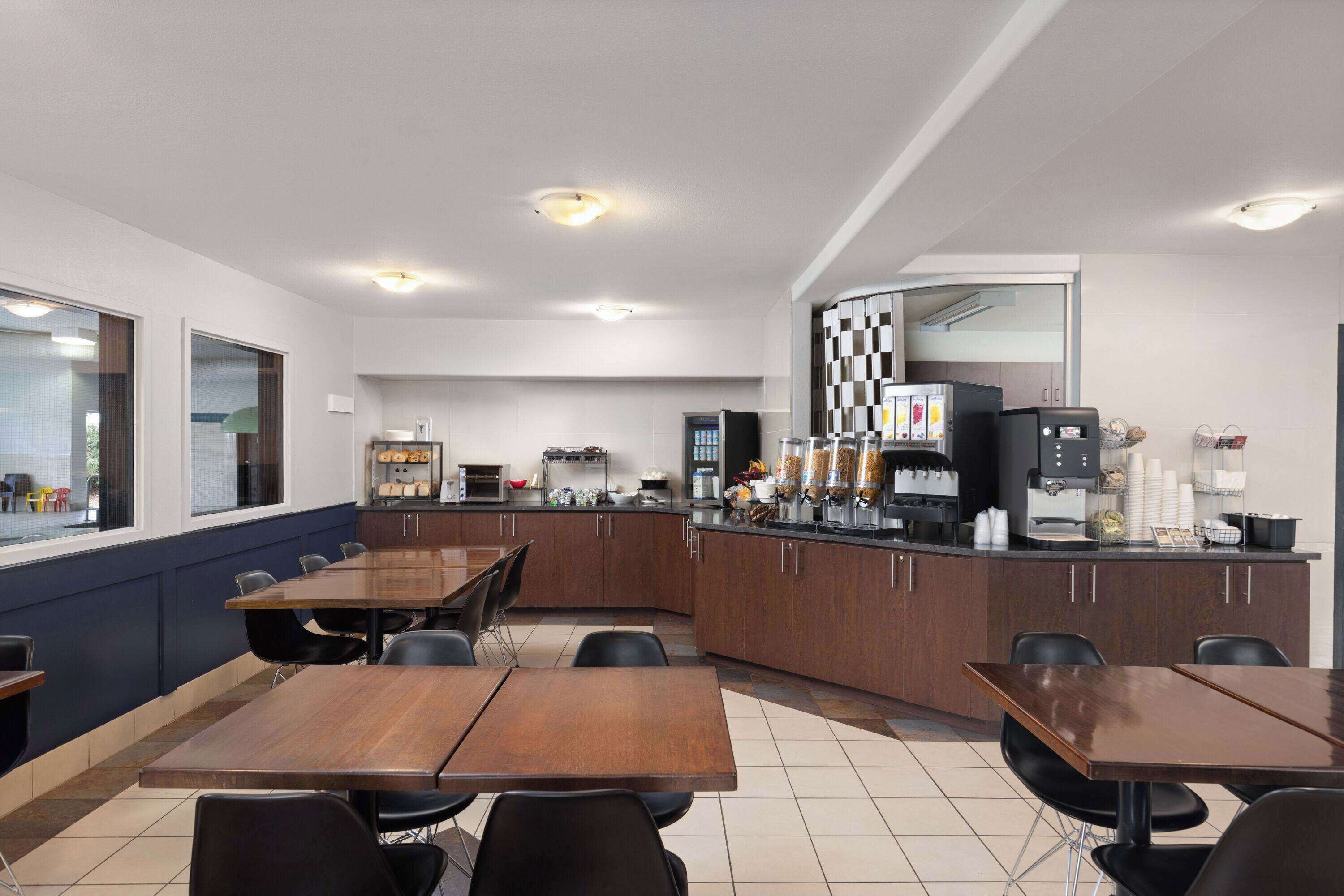 free daily continental breakfast