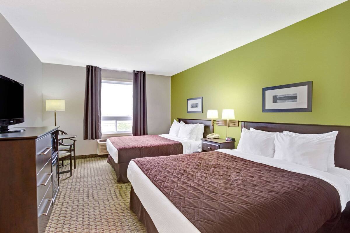 Desk, blackout drapes, iron/ironing board, free WiFi