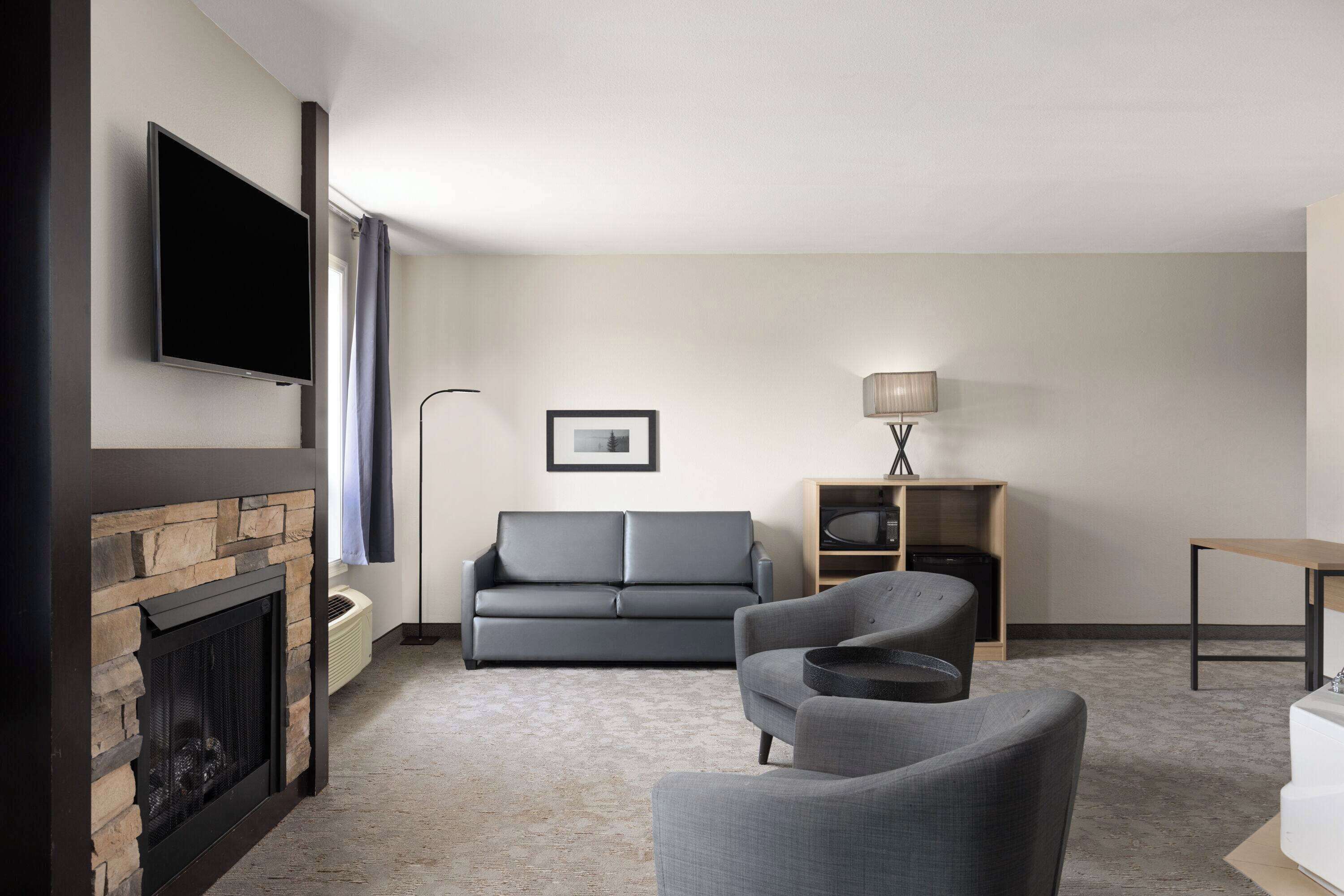 suite, 1 king bed | desk, blackout curtains, iron/ironing board, free wifi