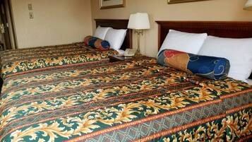 Schreibtisch, laptopgeeigneter Arbeitsplatz, Bügeleisen/Bügelbrett