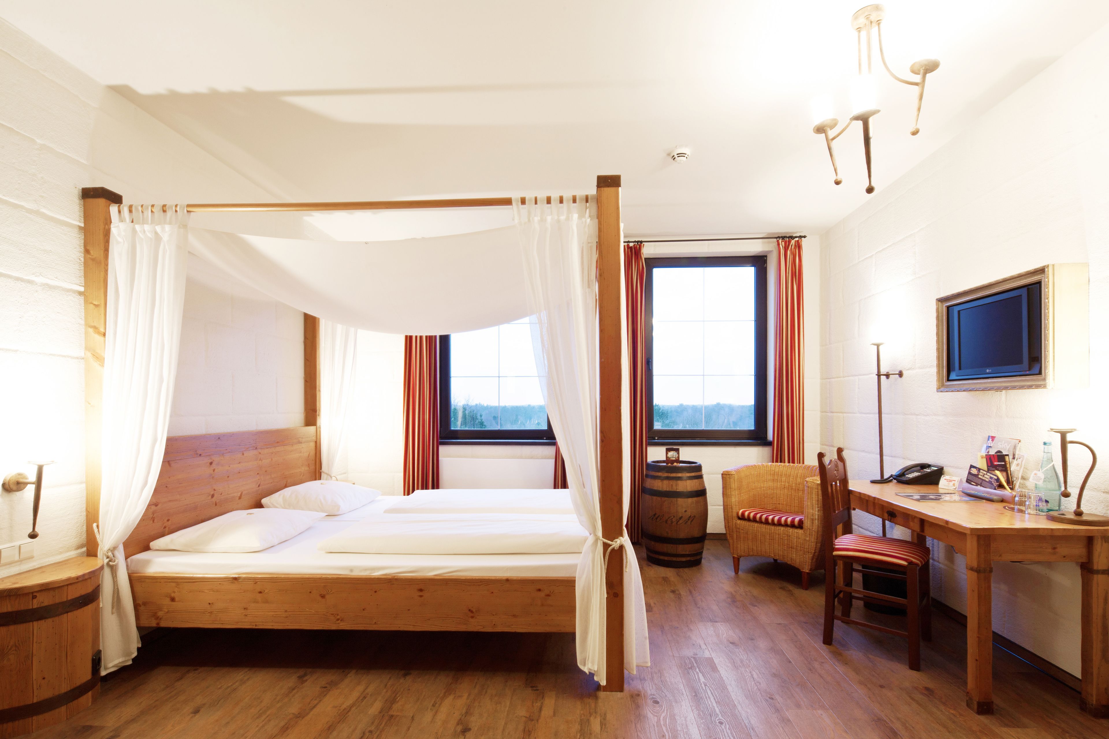 captains room | hypo-allergenic bedding, in-room safe, desk, soundproofing