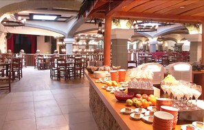 Breakfast, lunch, dinner served; local and international cuisine