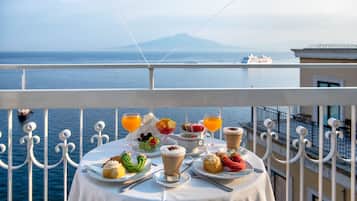 Tägliches Frühstücksbuffet (15 EUR pro Person)
