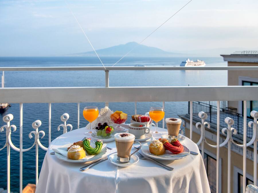 Frokostbuffé hver dag (EUR 15 per person)