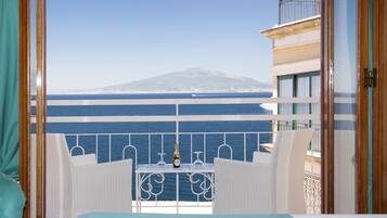 Kamer, 1 twee- of 2 eenpersoonsbedden, balkon, uitzicht op zee | Uitzicht vanuit de kamer