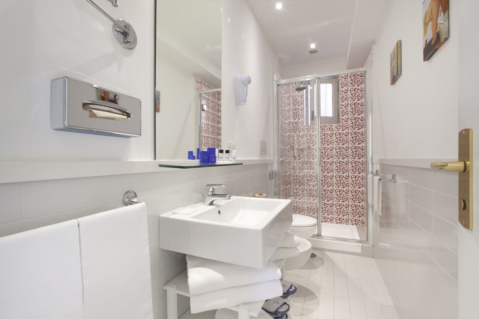 Chambre Quadruple Familiale, plusieurs lits, patio | Salle de bain