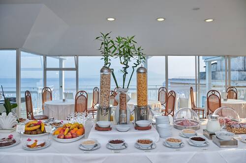 Daily buffet breakfast for a fee