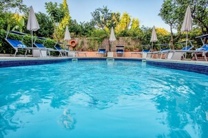 Seasonal outdoor pool, pool umbrellas, sun loungers
