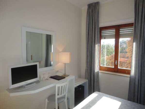 Economy Double Room, 1 Double Bed