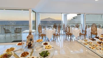 Desayuno buffet todos los días (con cargo)