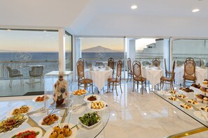 Daily buffet breakfast for a fee