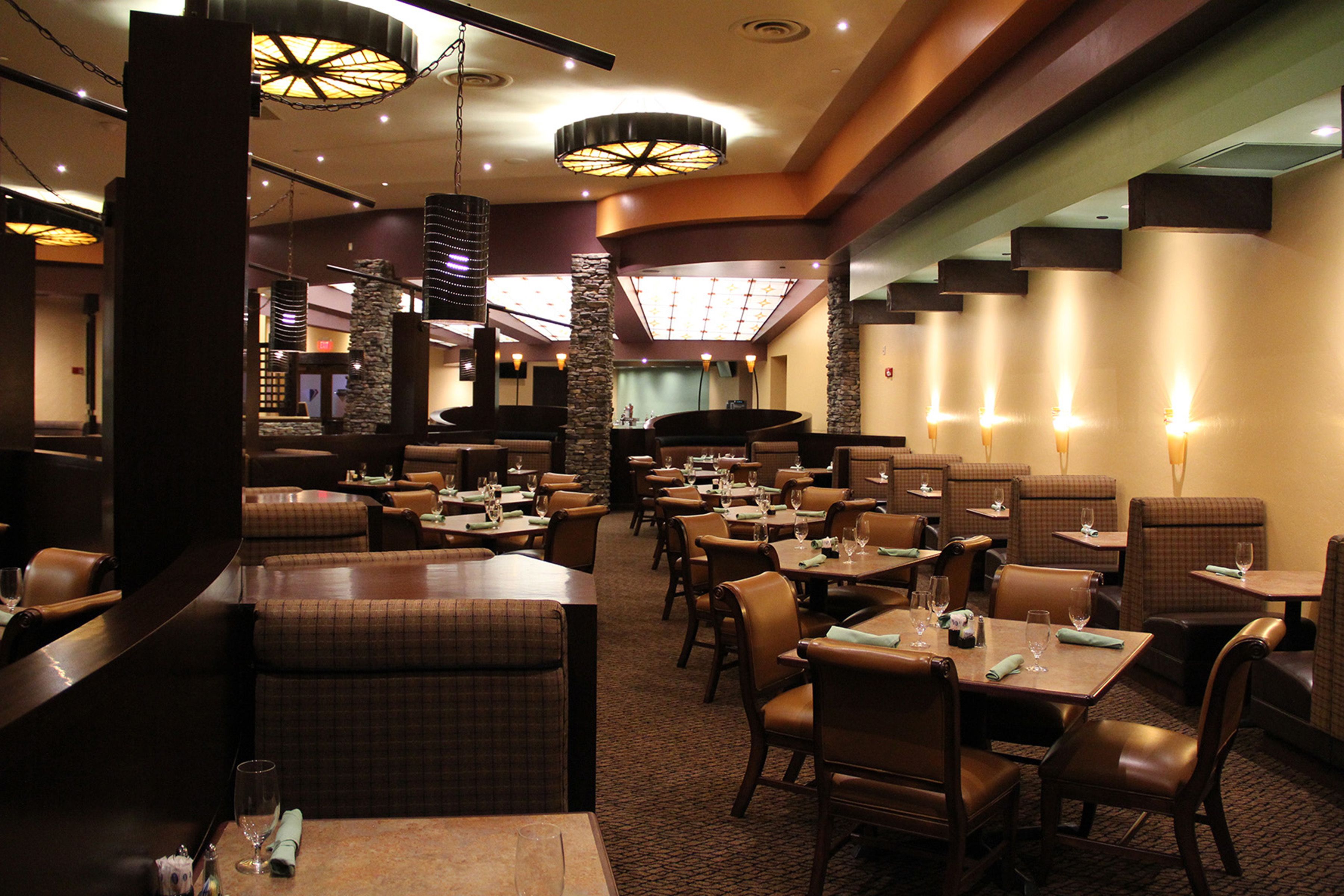 4 nhà hàng, phục vụ bữa sáng, bữa trưa, bữa tối, món ăn kiểu Mỹ 