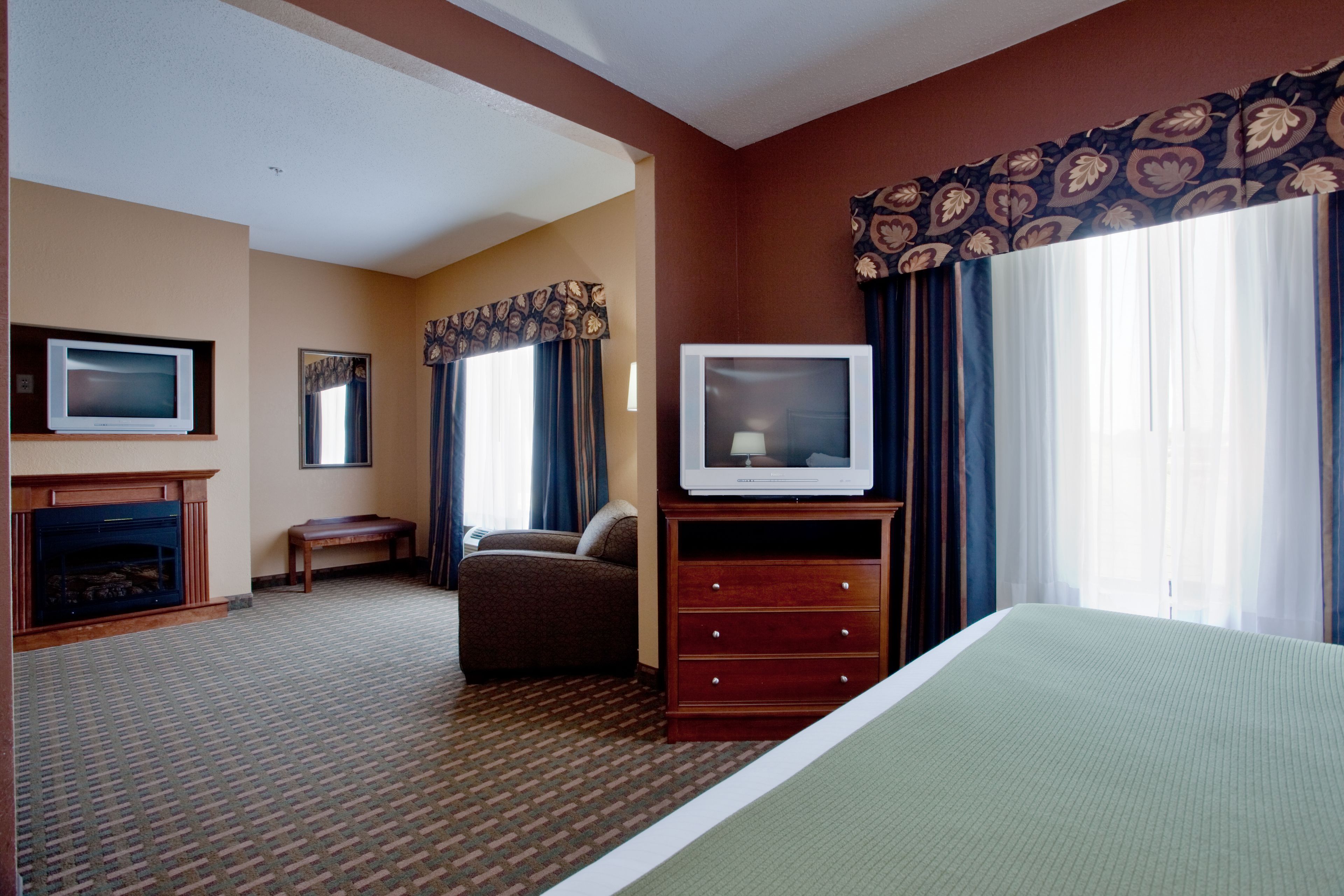 1 bedroom, desk, iron/ironing board, cots/infant beds