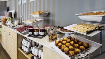Desayuno continental todos los días (EUR 8 por persona)