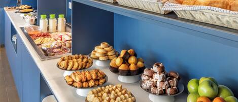 Desayuno continental todos los días (EUR 8 por persona)