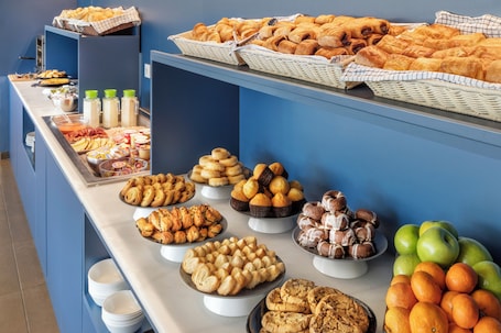 Daily continental breakfast for a fee. B&B Madrid Aeropuerto T1 T2 T3