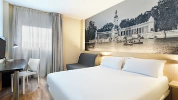 Caja fuerte, sistema de insonorización, tabla de planchar con plancha