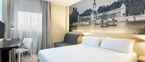 Värdeförvaringsskåp på rummet, ljudisolering och strykjärn/strykbräda