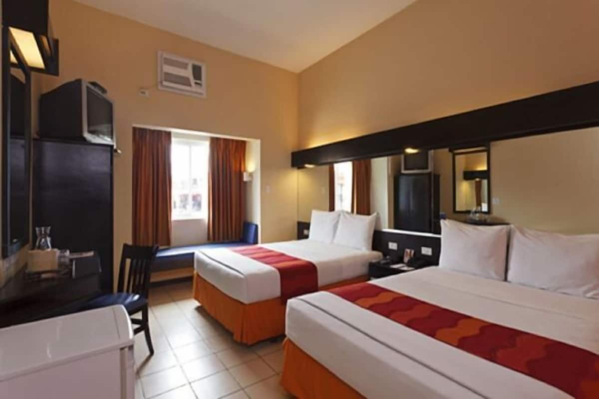 Premium bedding, in-room safe, desk, blackout drapes