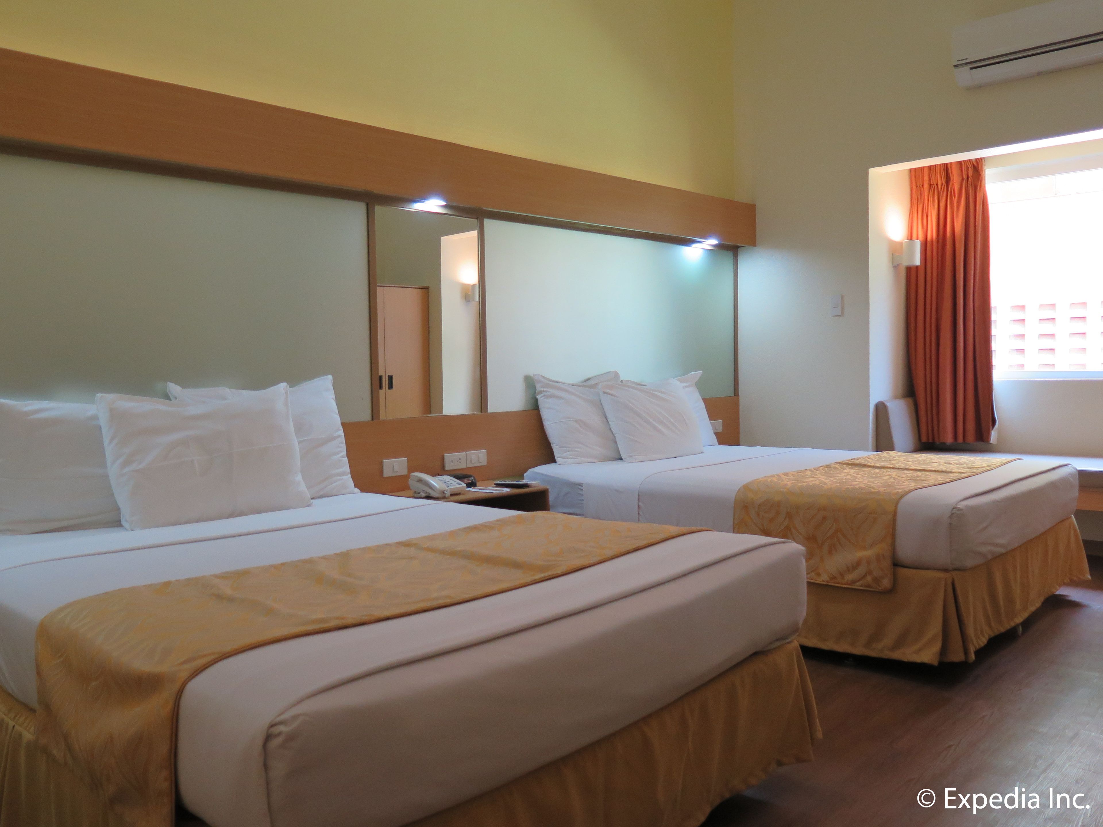 premium bedding, in-room safe, desk, blackout curtains