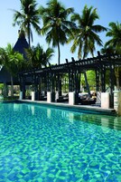 3 piscinas al aire libre, sombrillas, tumbonas