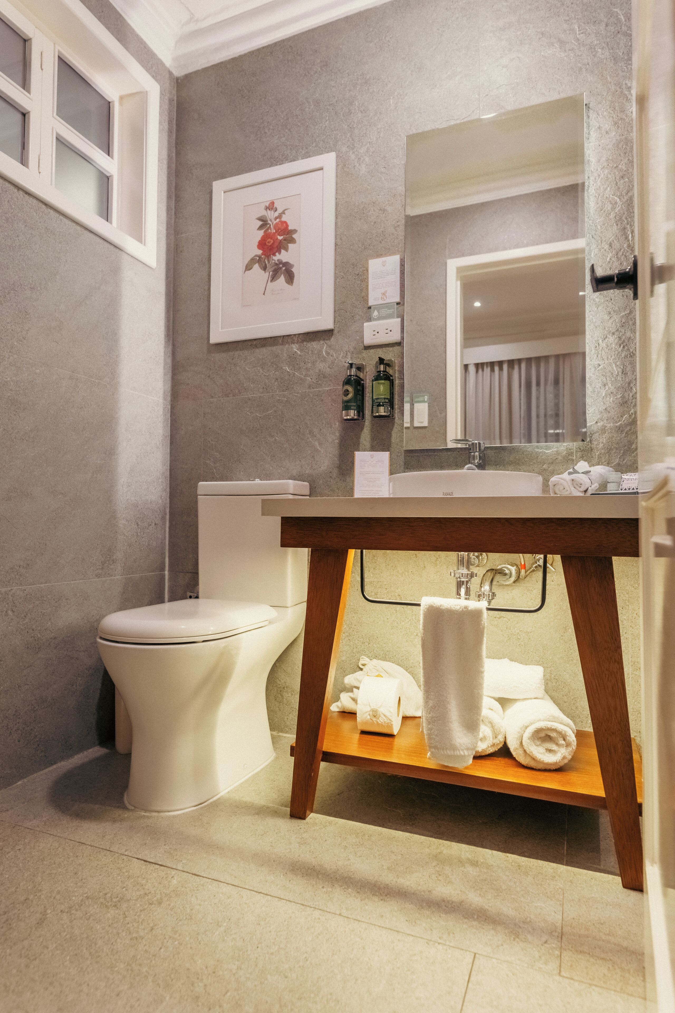 standard double room, 1 double bed | bathroom | combined shower/bathtub, designer toiletries, hair dryer, towels