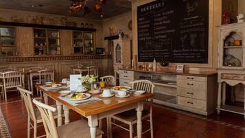 Free daily cooked-to-order breakfast