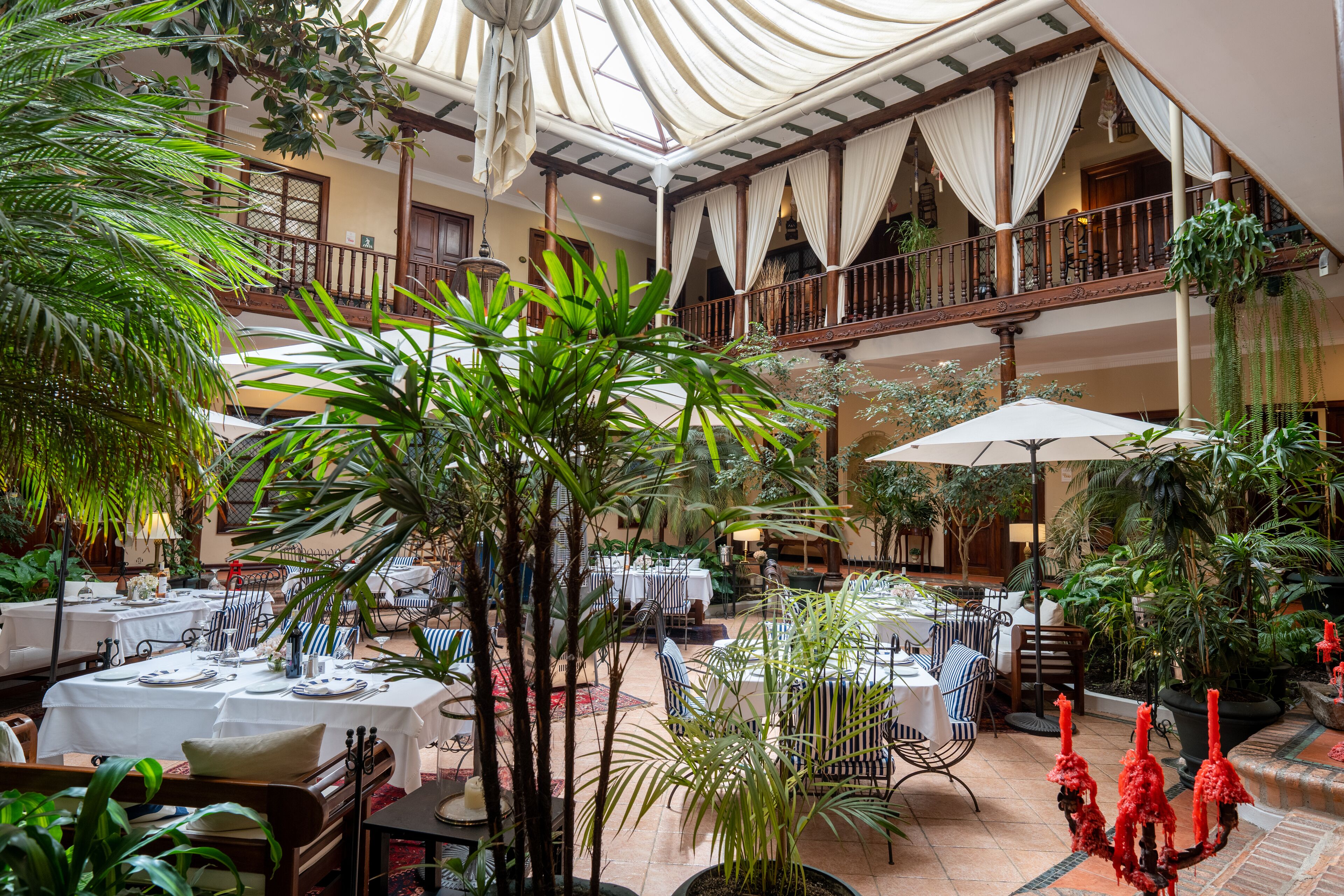 2 restaurants, breakfast, lunch, dinner served; Italian cuisine 