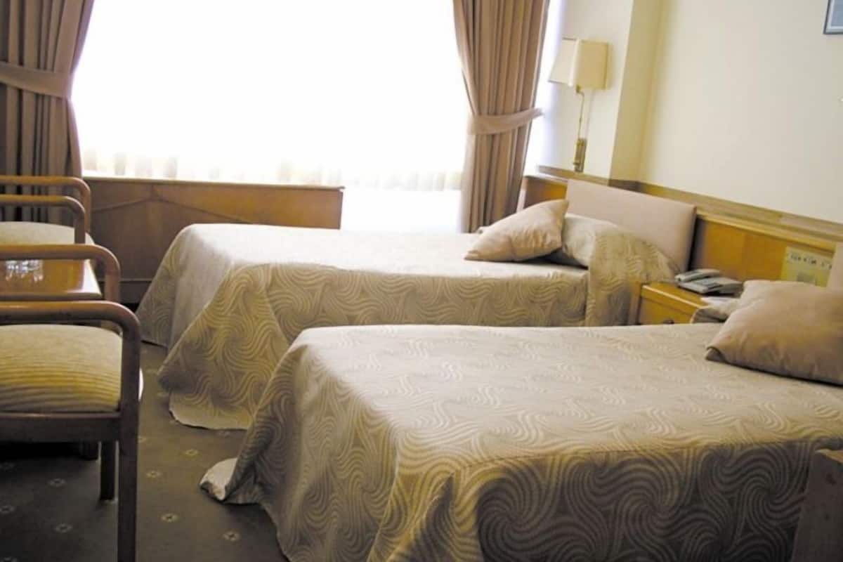 Minibar, in-room safe, desk, iron/ironing board