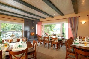 Déjeuner, dßner et souper servis sur place; cuisine allemande