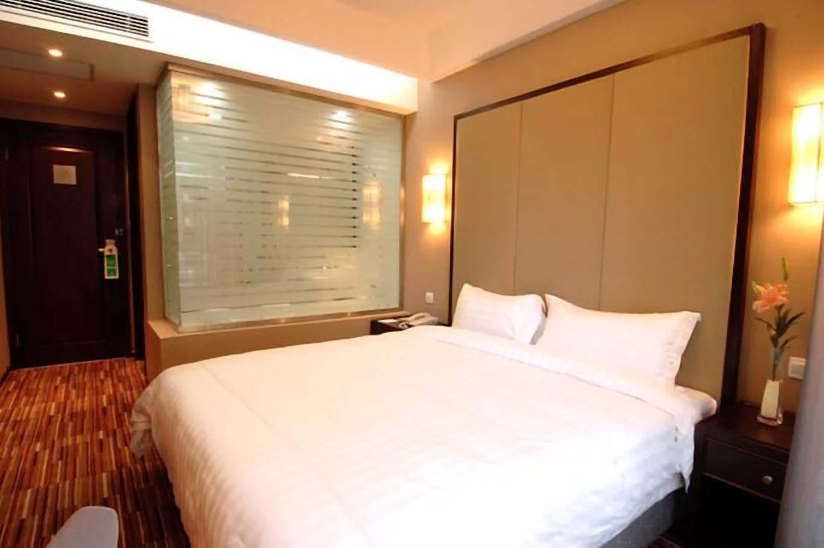 Minibar, desk, rollaway beds, free WiFi