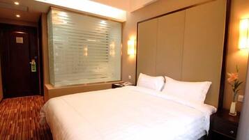 Superior Double Room | Minibar, desk, rollaway beds (surcharge), WiFi (free)