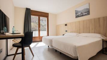 Caja de seguridad en la habitación y escritorio