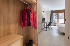 Wardrobe - Hotel Encamp by Nexta (Encamp)