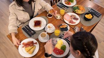 Daily buffet breakfast for a fee