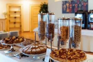 Free daily buffet breakfast  - Hotel dP Olbia - Sardinia (Olbia)