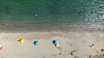 In Strandnähe, weißer Sandstrand