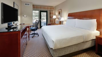 高級寝具、デスク、ノートパソコン用作業スペース、遮光カーテン