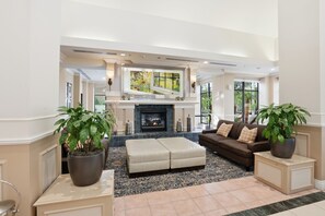 Lobby sitting area - Hilton Garden Inn San Diego Del Mar (San Diego)