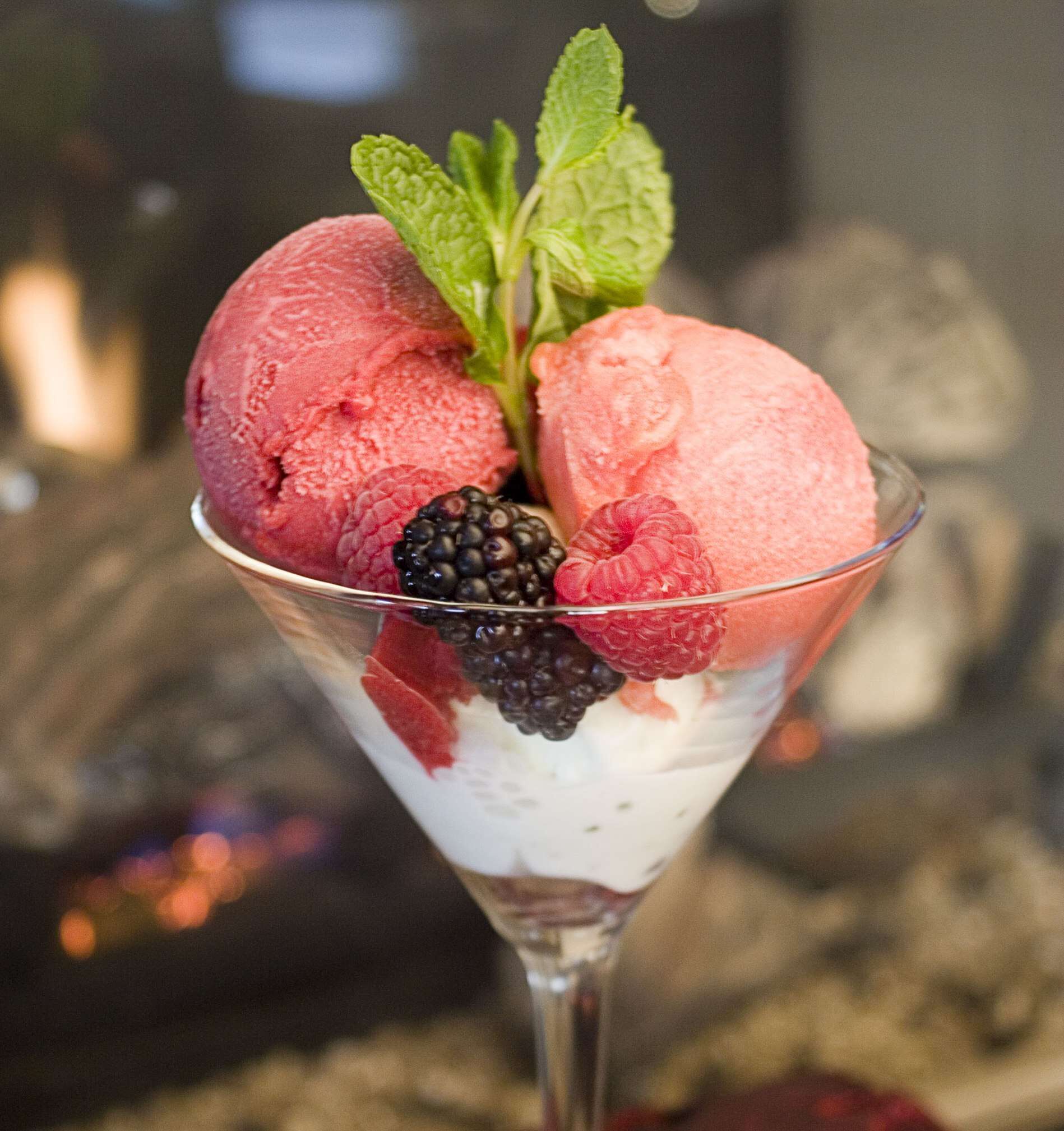 breakfast and dinner served, american cuisine