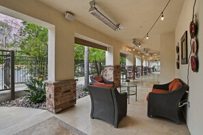 Exterior - Hilton Garden Inn San Diego Del Mar (San Diego)